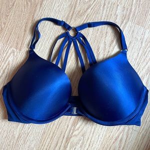 Victoria’s Secret push-up bra used good condition. Color Navy blue in person.